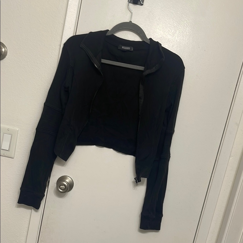 Missguided + Black Cropped Zip-Up Hoodie